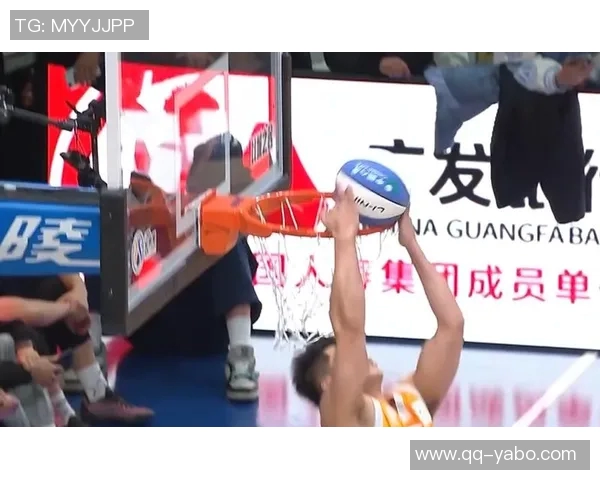 俞泽辰预赛表现惊艳获满分杨鸣称赞他应参加三分大赛未见其扣篮表现